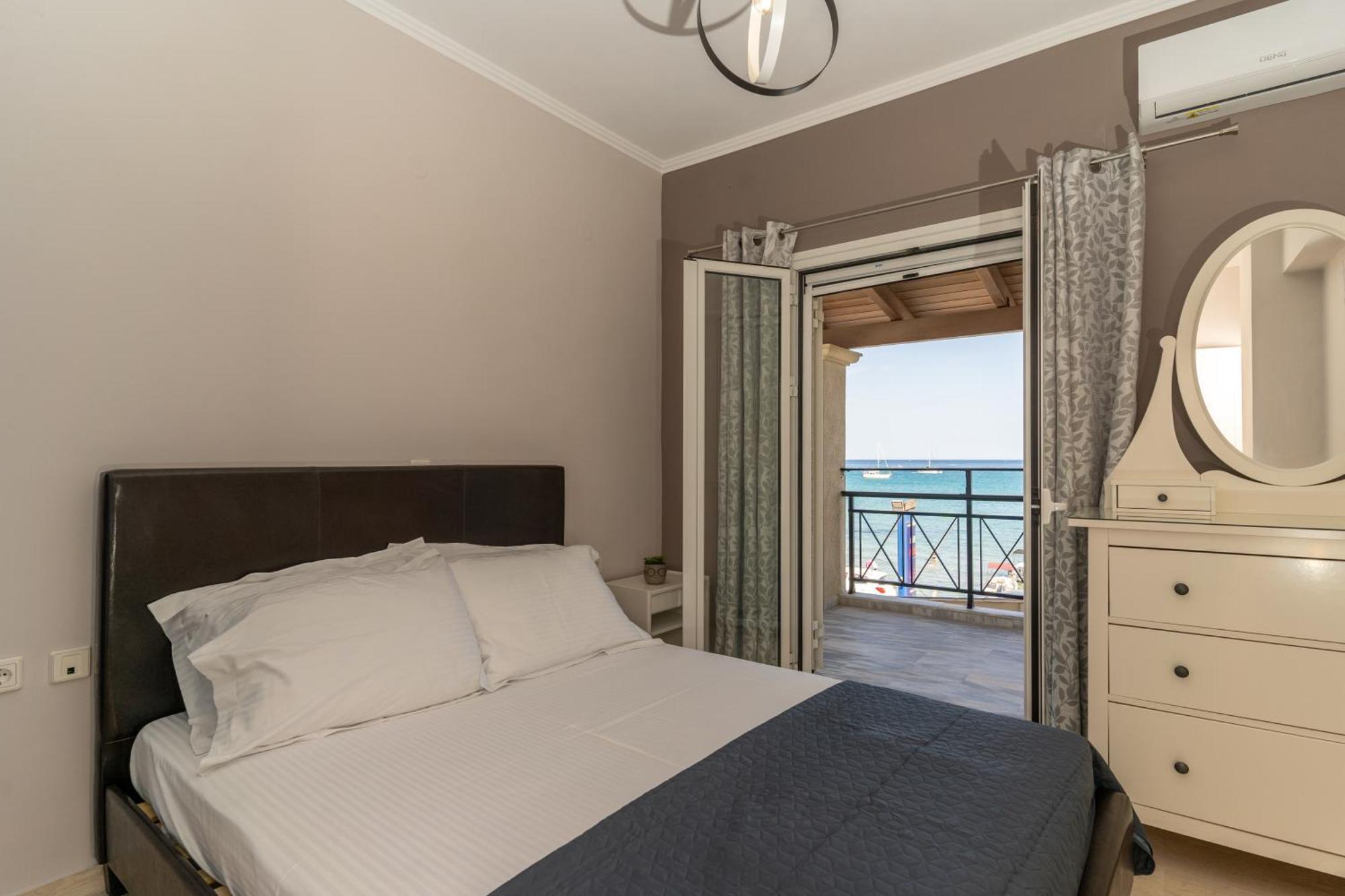 George Beachfront Apartments Lithakia  Eksteriør bilde